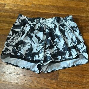 Avia Women’s 2-in-1 Running Shorts, Black Pattern, Lg